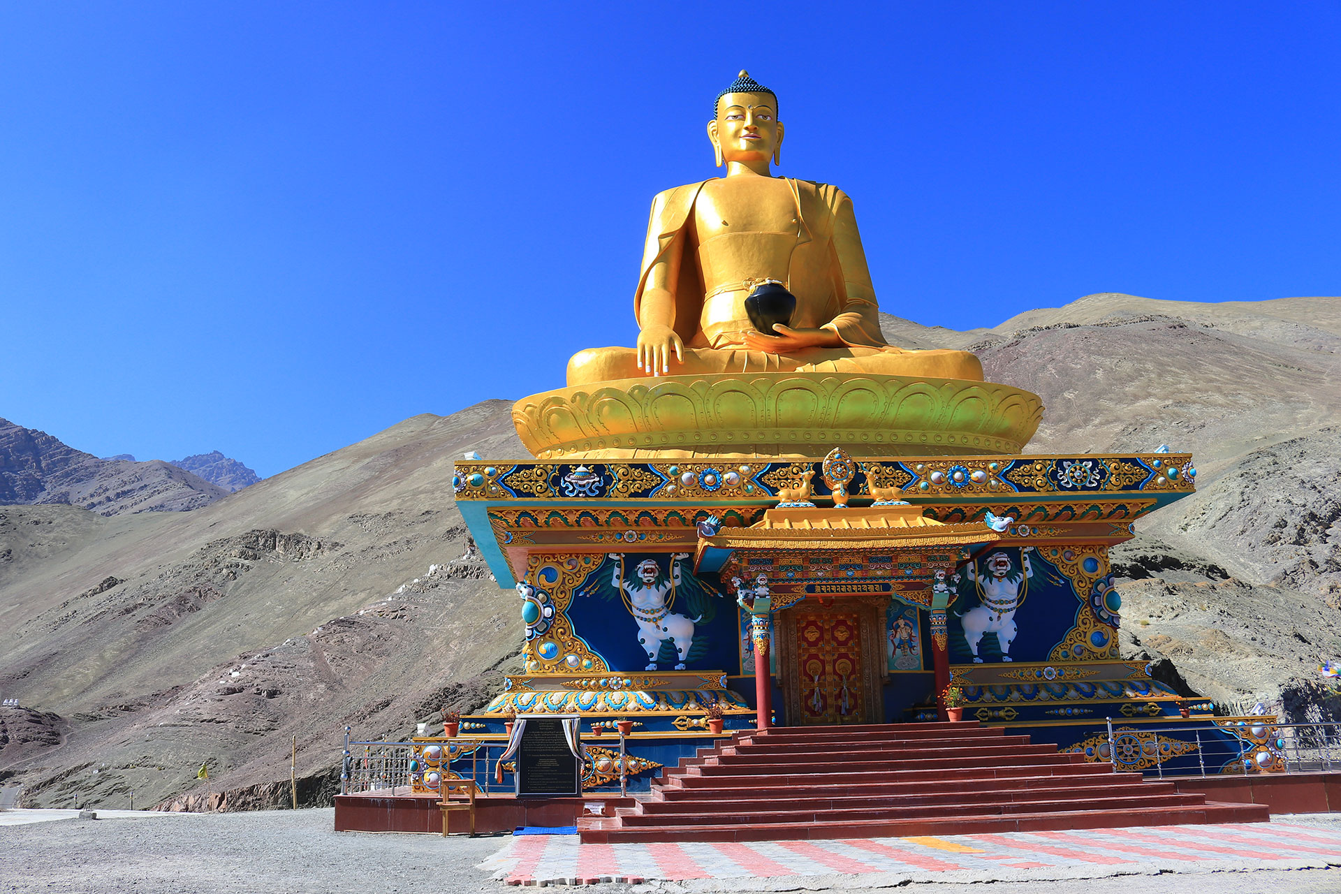 71 Feet (22 m) High Seated Gautama Buddha Statue